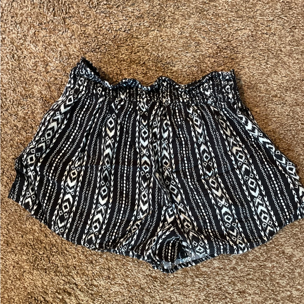 Rue21 High waisted shorts size L